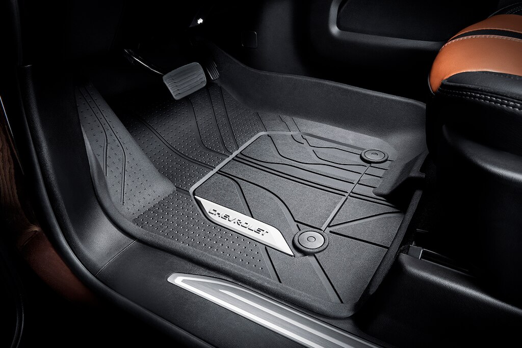 Tapetes delanteros de vinil rígidos color negro con emblema Chevrolet para vehículos con consola central para Cheyenne ZR2 BISON 2024