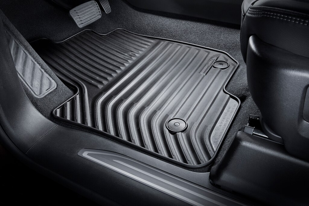 Tapetes de vinil delanteros color negro para Chevrolet Cheyenne ZR2 BISON 2024